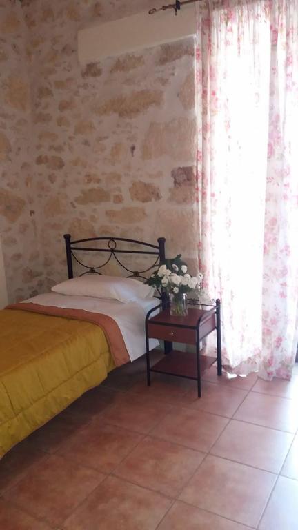 Artemisia Traditional Home Choudetsi Exterior foto